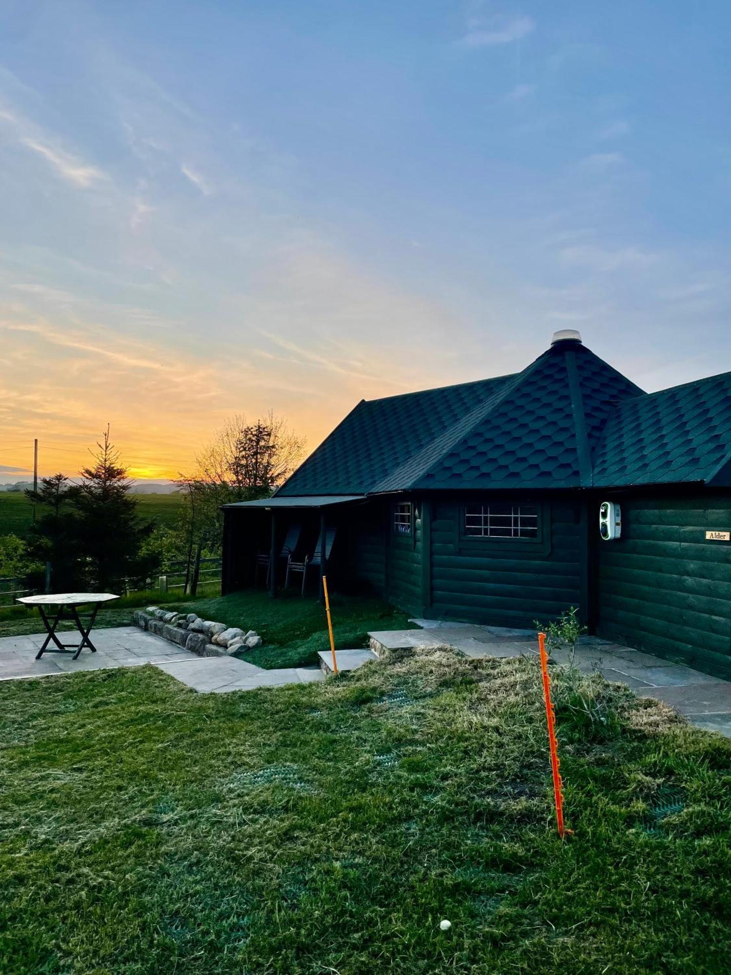 Holly Tree Glamping Cabins Wigglesworth Exterior photo